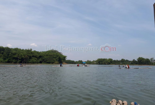Debit Air Turun, Pemancing di Pilang Makin Marak